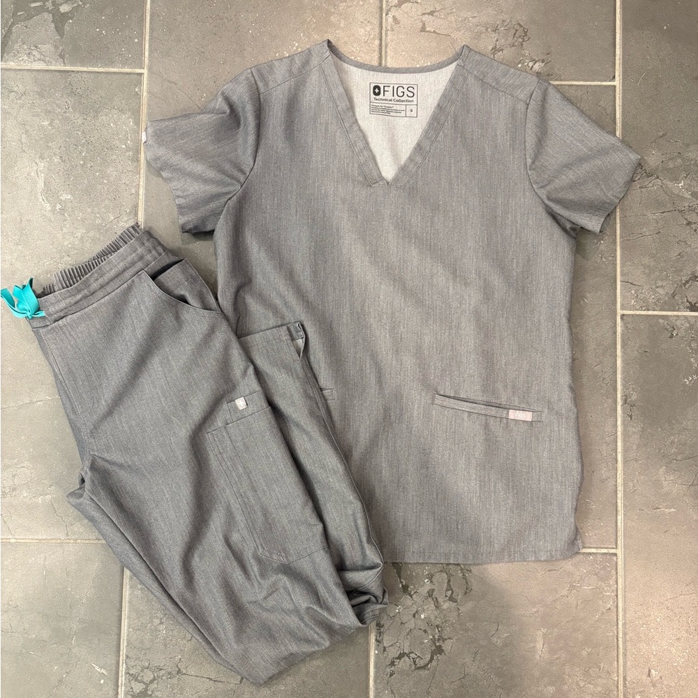 Figs Graphite Gray Scrub Set